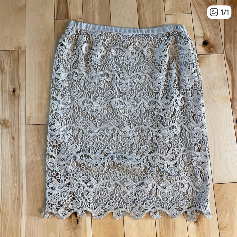 Chic Lace Pencil Skirt in Gray